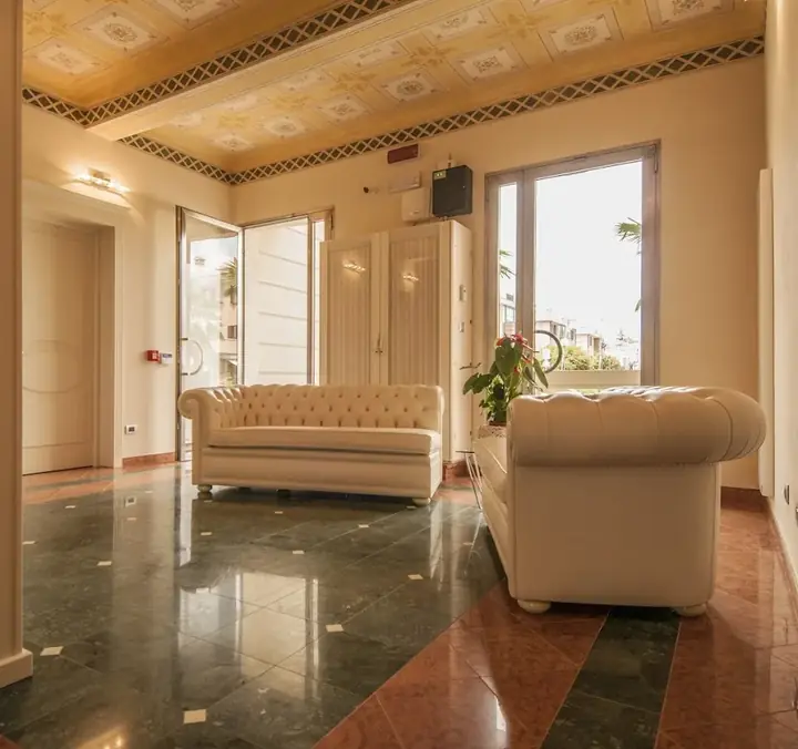 Salotto e dettagli Liberty della villa