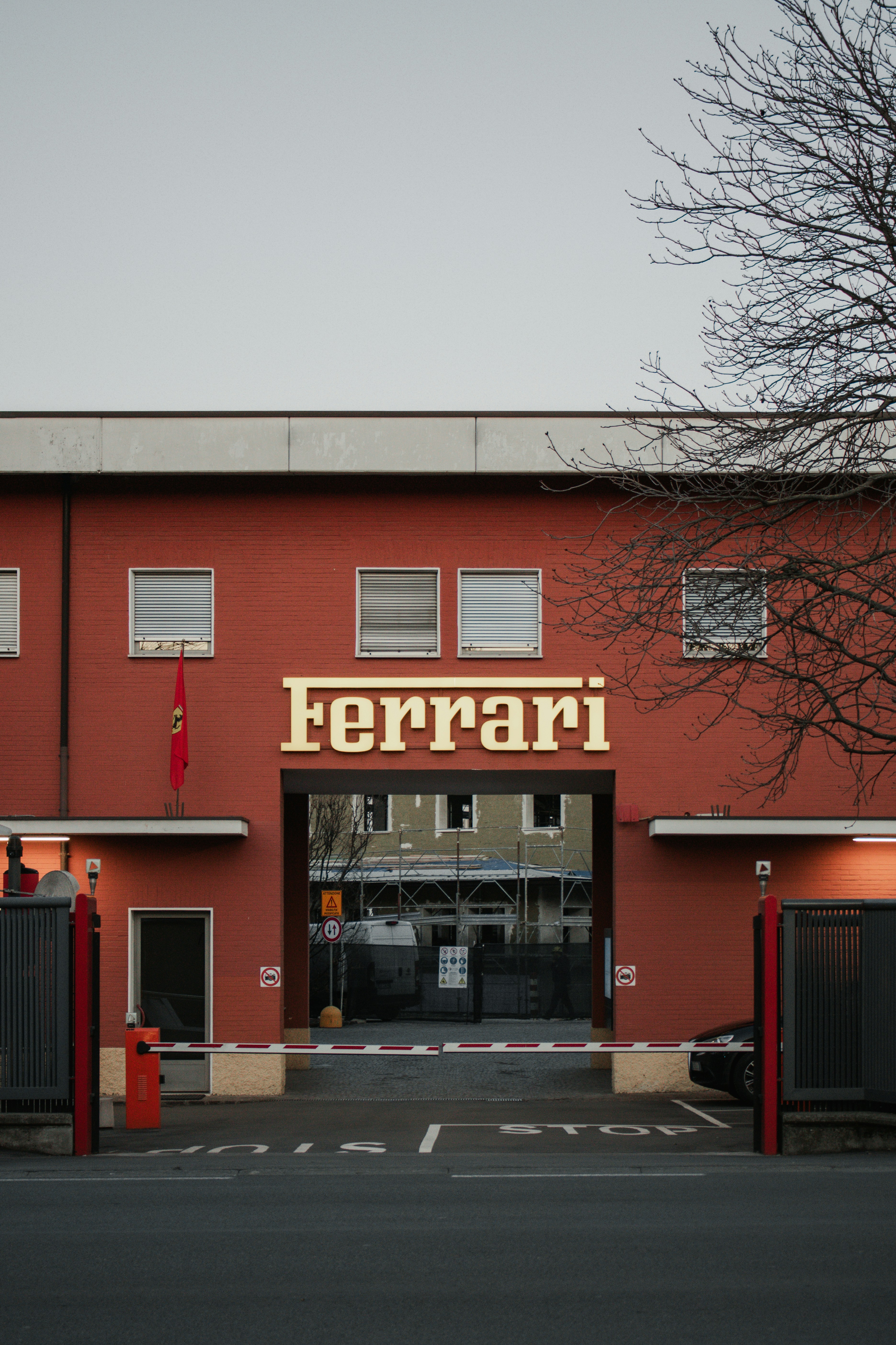Ingresso dello stabilimento Ferrari